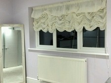 Austrian festoon blinds